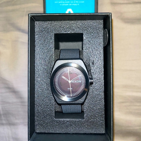 Nixon Light-Wave Watch - Picture 1 of 2